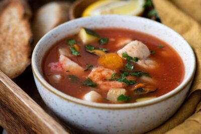 Sopa picante de mariscos: un festín para los amantes del sabor